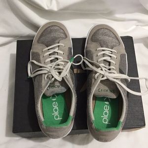 PLAE Women’s shoe size 7.5